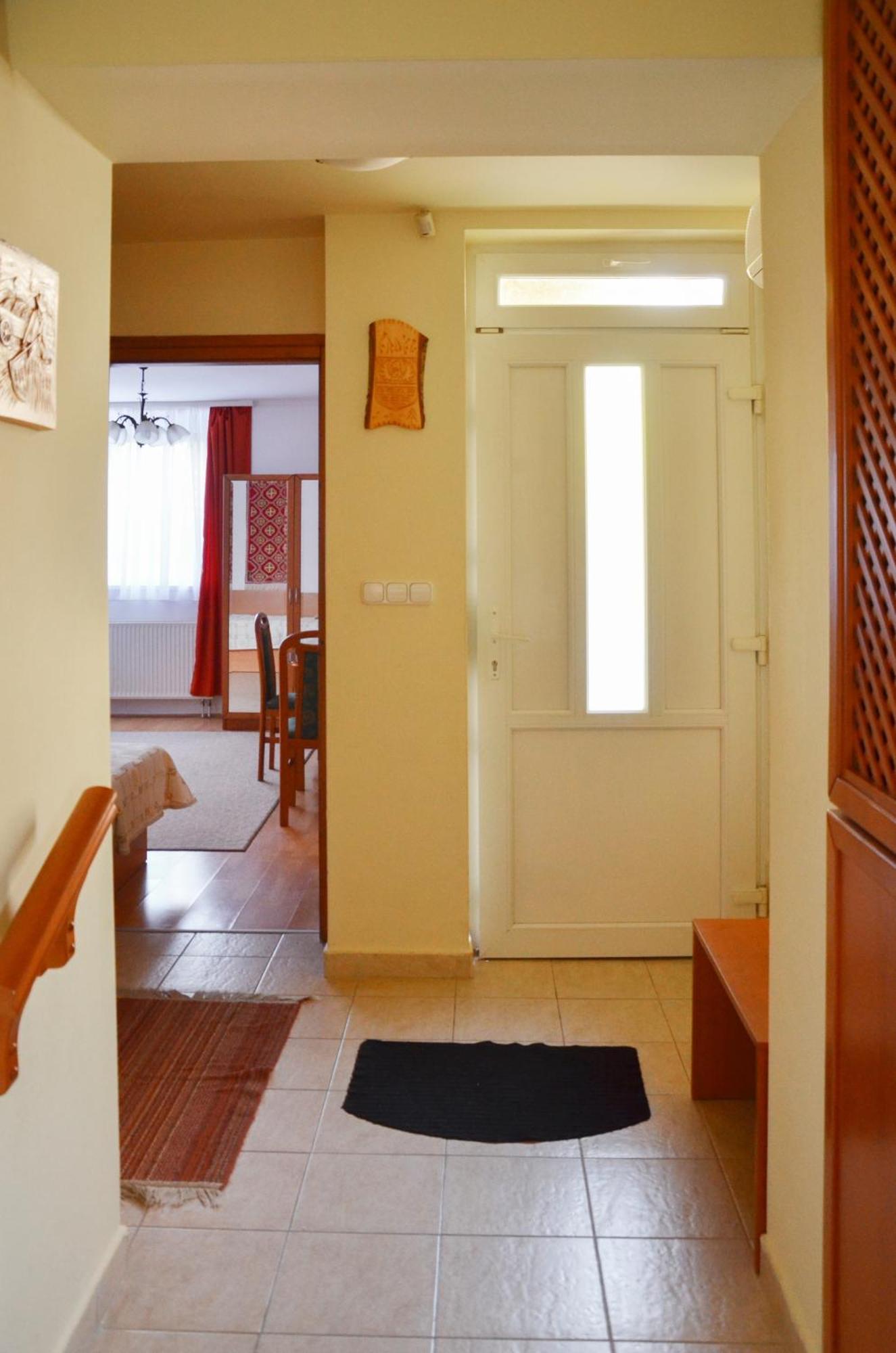 Panorama Apartmanhaz シャールヴァール エクステリア 写真