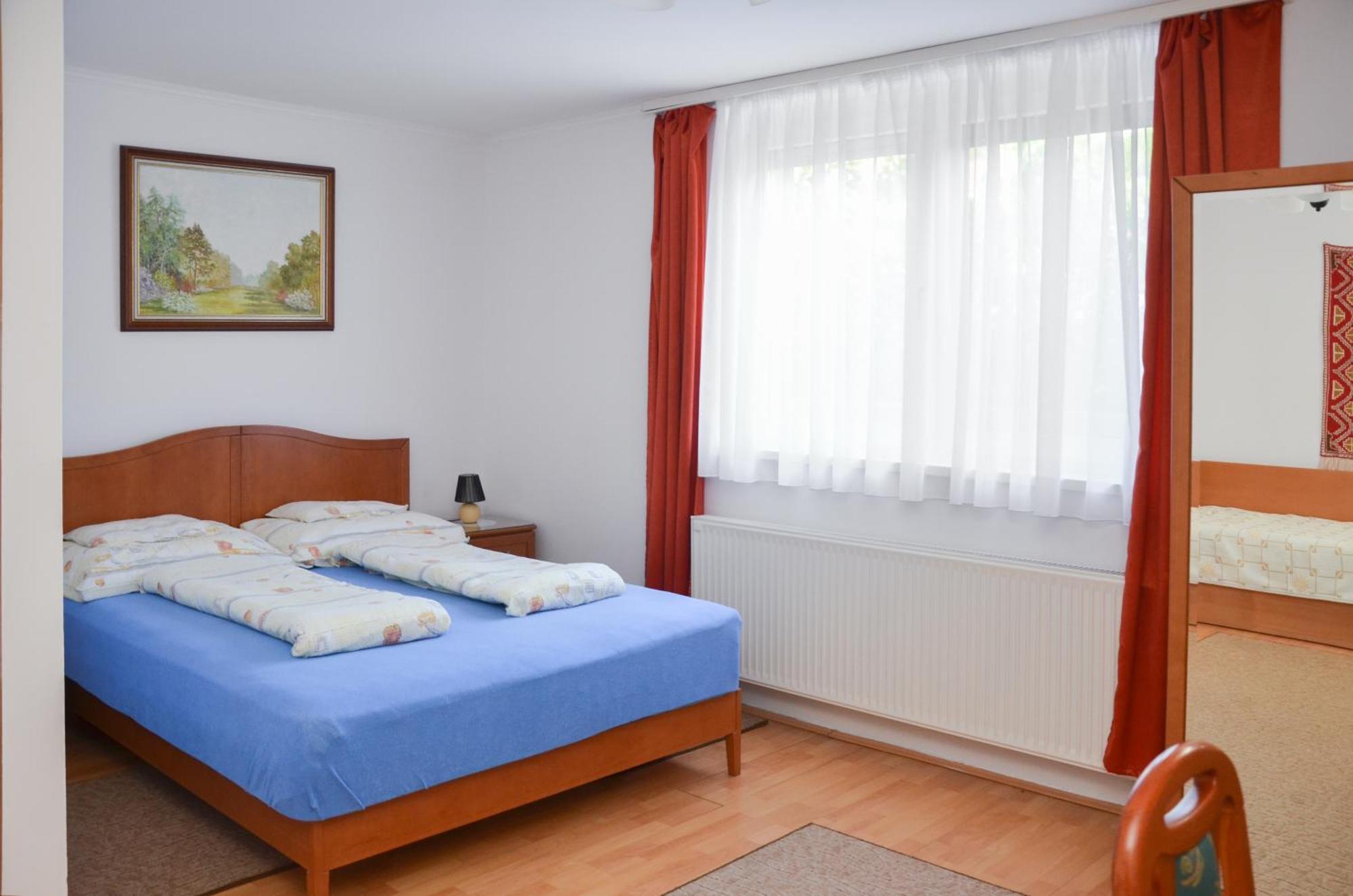 Panorama Apartmanhaz シャールヴァール エクステリア 写真